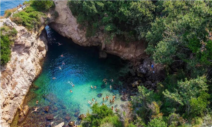 Un Paradiso A Sorrento Con Piscina 马萨鲁布朗斯 外观 照片