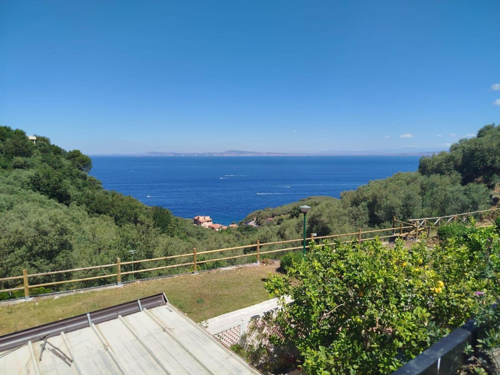 Un Paradiso A Sorrento Con Piscina 马萨鲁布朗斯 外观 照片